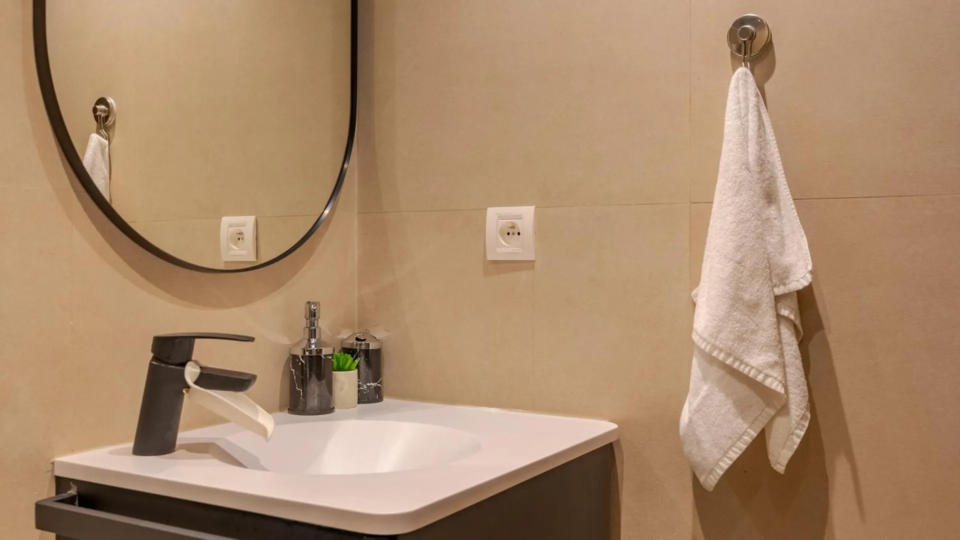 Luxury Apartment L Cinema Room L Hassan 2 View L Marina Mall L Casa Port Casablanca